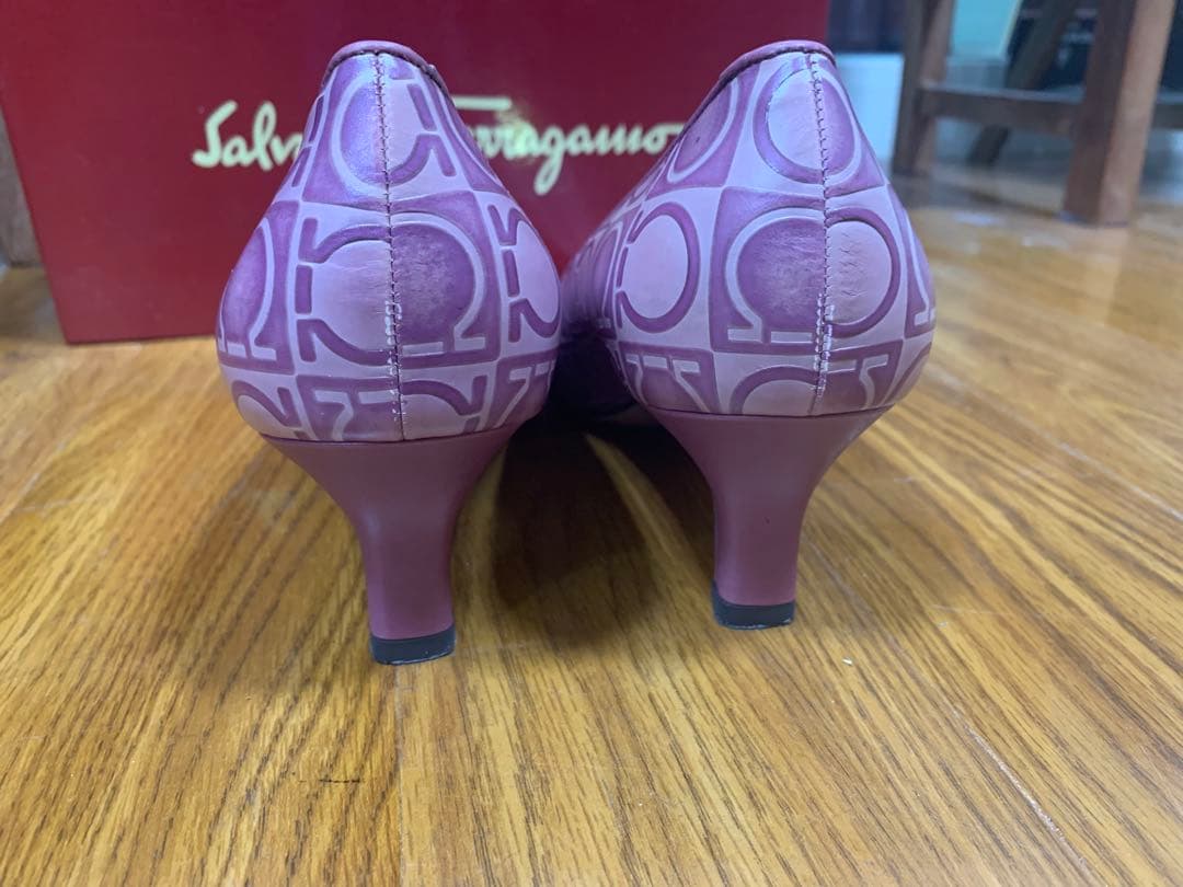 フェラガモ ピンクパンプスパープル　フェラガモ　未使用