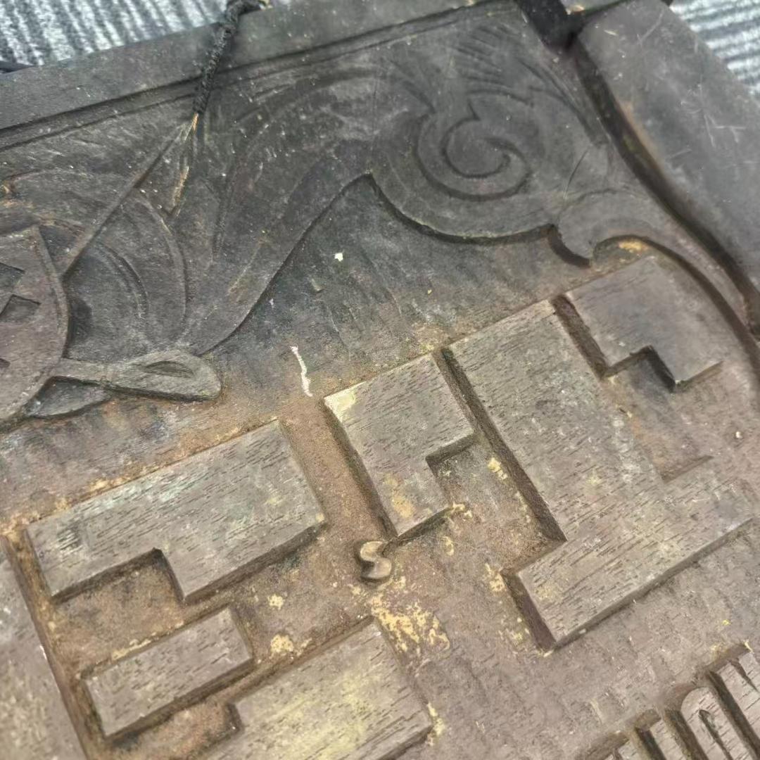 レトロ看板　アメリカンヴィンテージ風のデザイン木製彫刻風