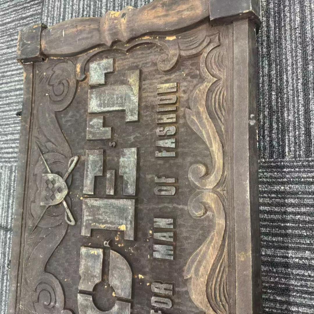 レトロ看板　アメリカンヴィンテージ風のデザイン木製彫刻風