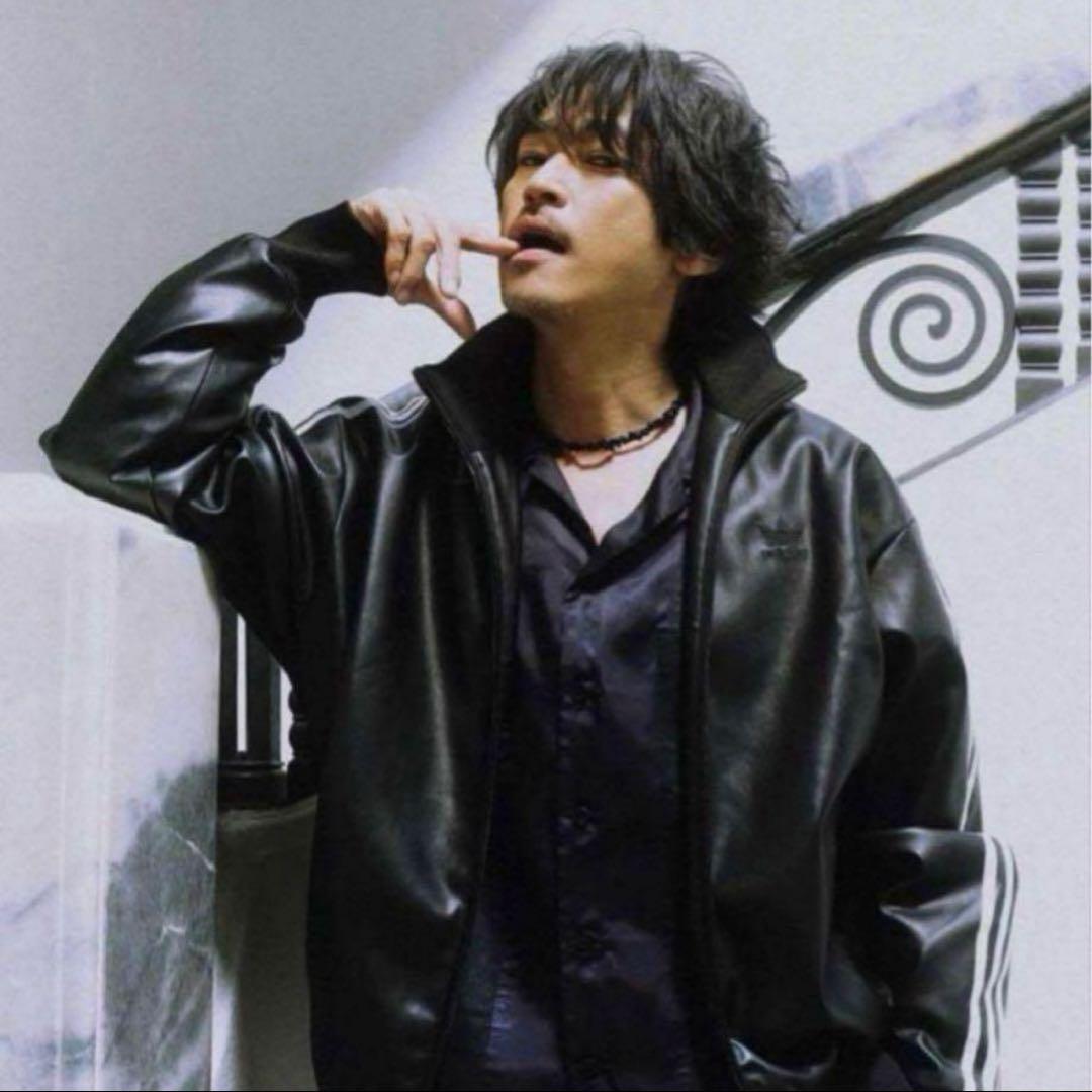 即完売品　希少　アディダス　オリジナルス　フェイクレザー　パンツ　XSサイズ