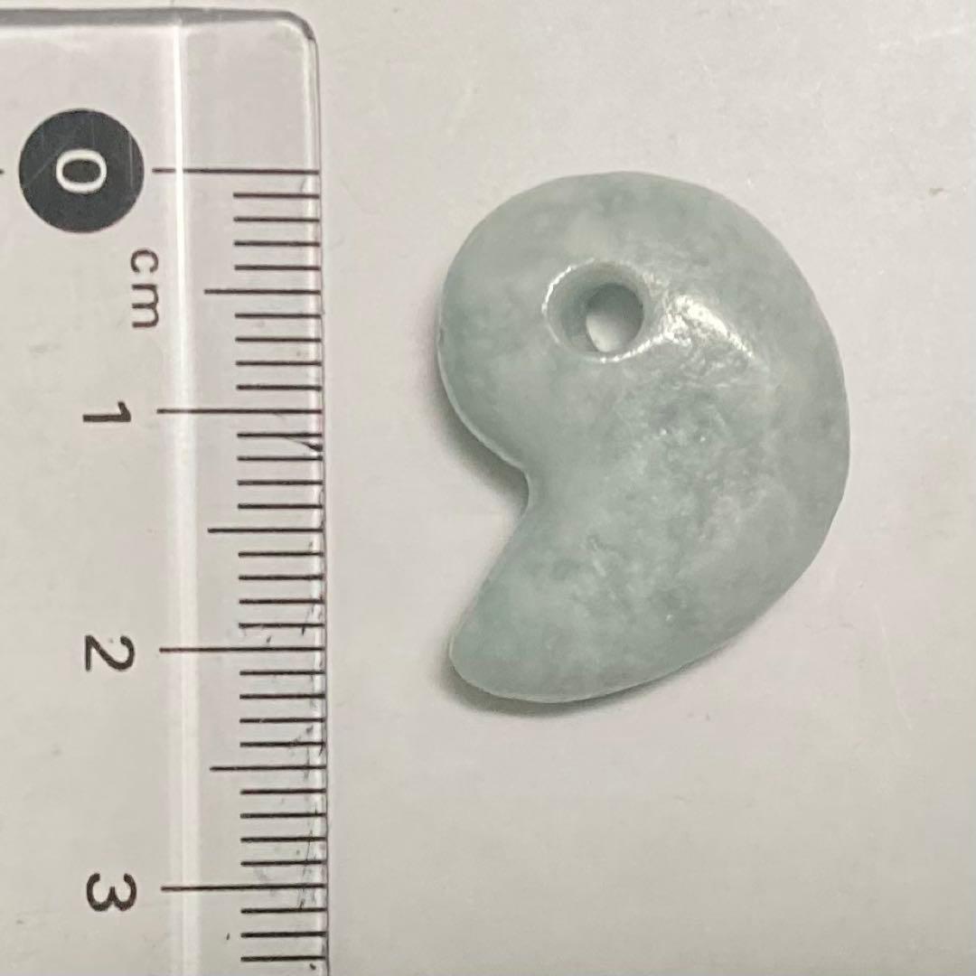 【即購入❌•ハンドメイド】糸魚川翡翠　小滝　氷質　青翡翠　勾玉　ネックレス