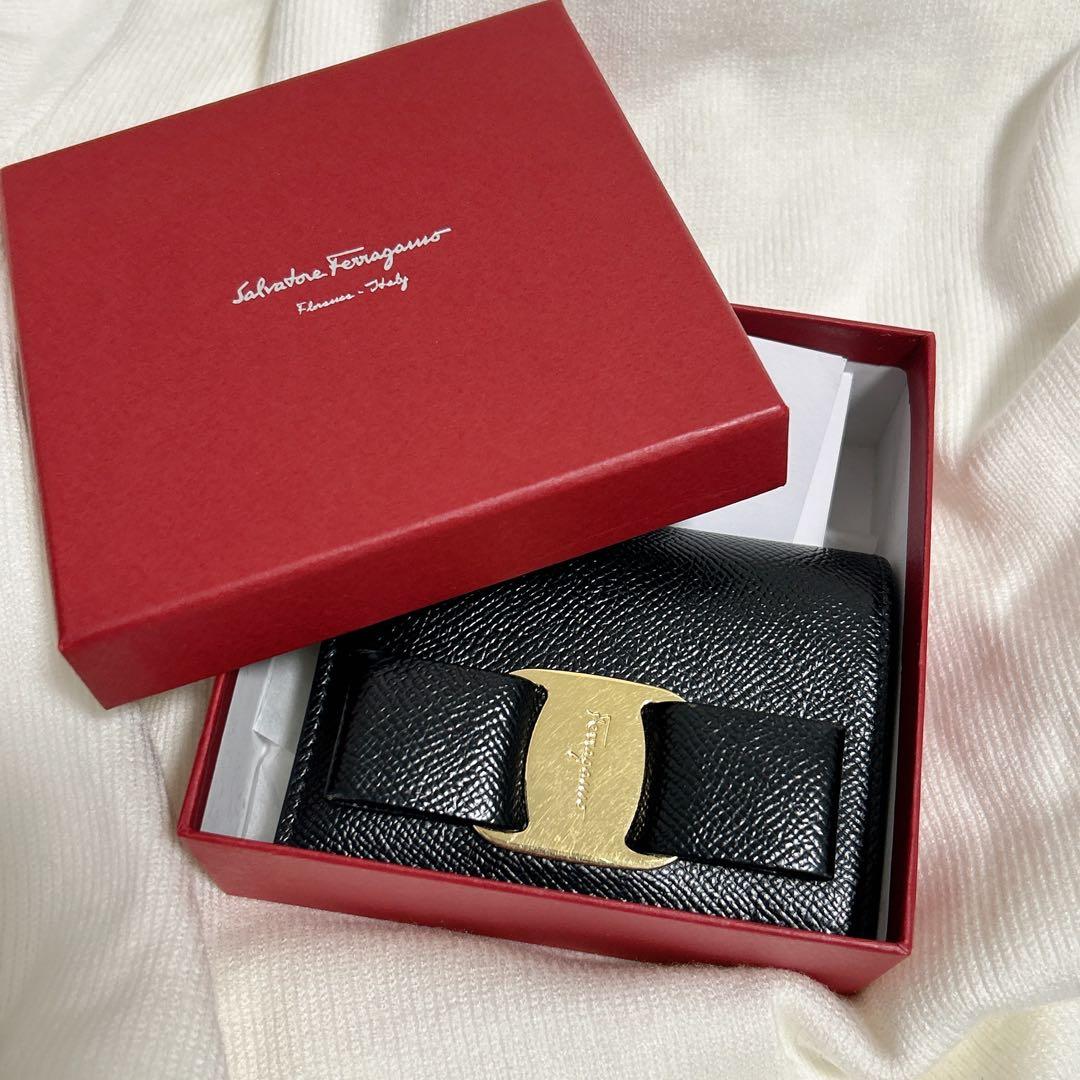 Salvatore Ferragamo ブラック二つ折り財布