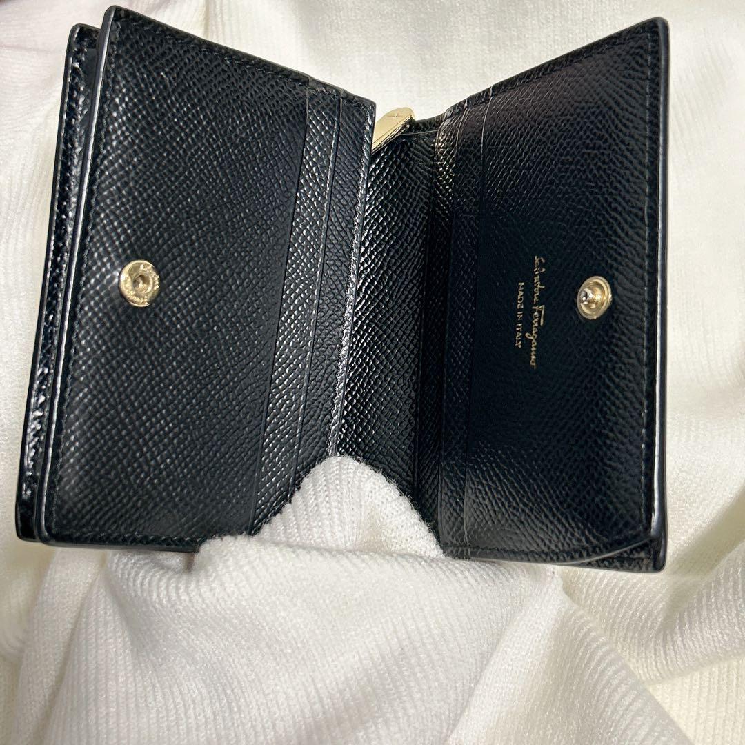 Salvatore Ferragamo ブラック二つ折り財布