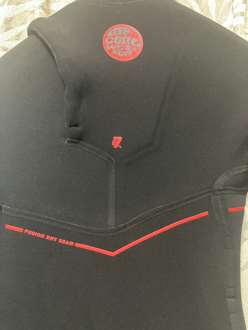 ⭐︎新品・未使用⭐︎RipCurl セミドライ5mm×3mm Sサイズ