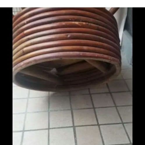 帰省中のみのお取り引きしっかりしたつくりの木製回転椅子です