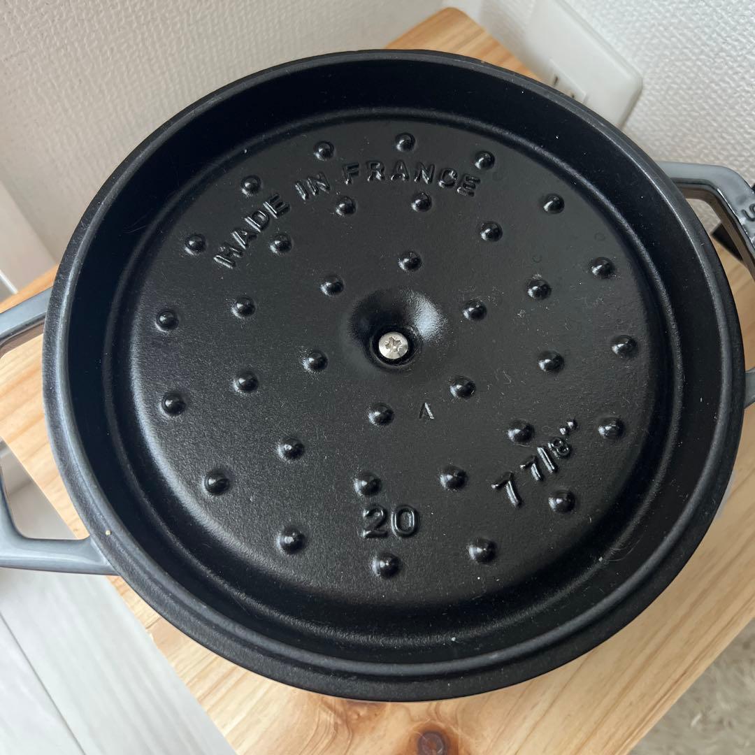 新品未使用　ストウブ　20cm ホーロー鍋