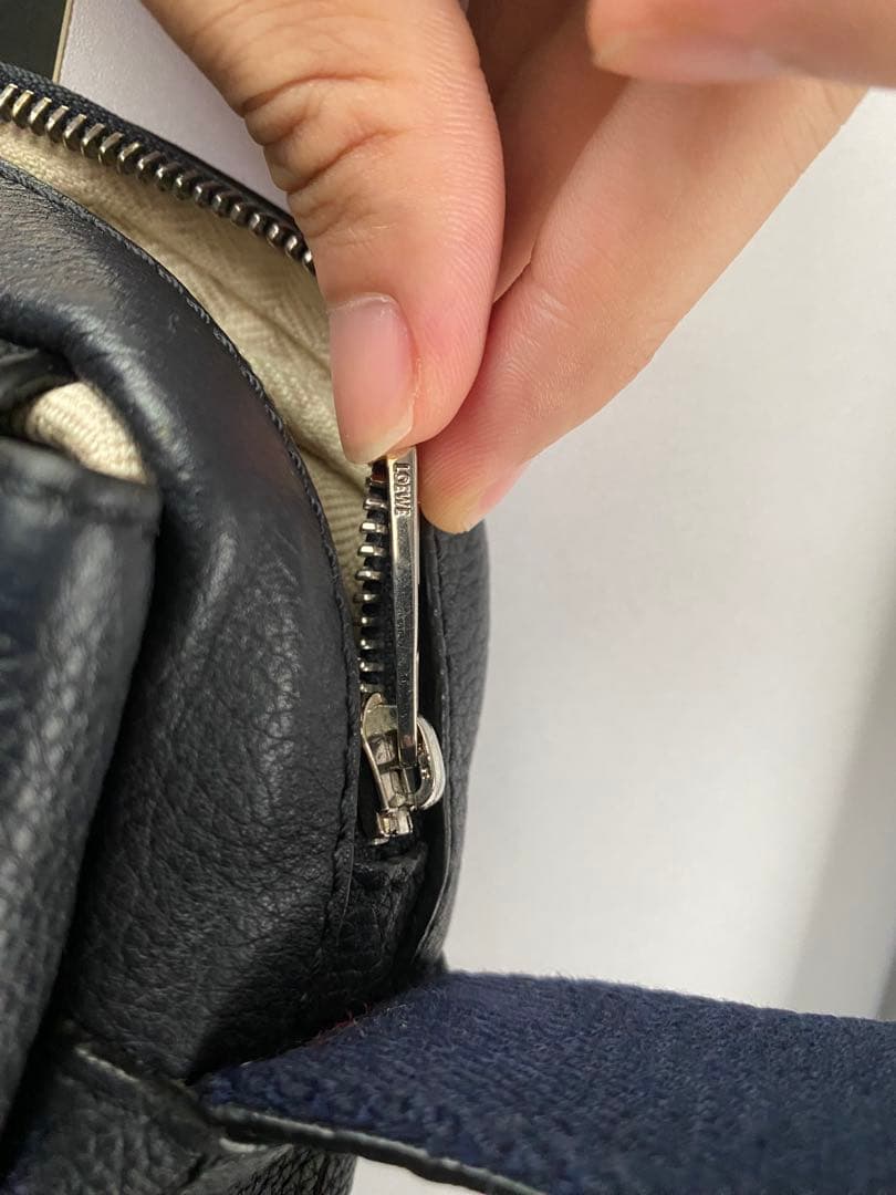 ロエベ ミリタリーバッグ ショルダーバッグ アナグラム ネイビー