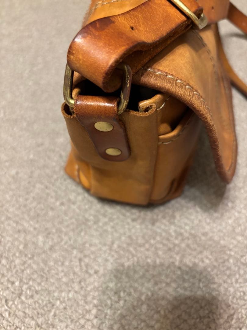 HERZ ヘルツ　メッセンジャーバッグ（ショルダーバッグ）　男女兼用　本革