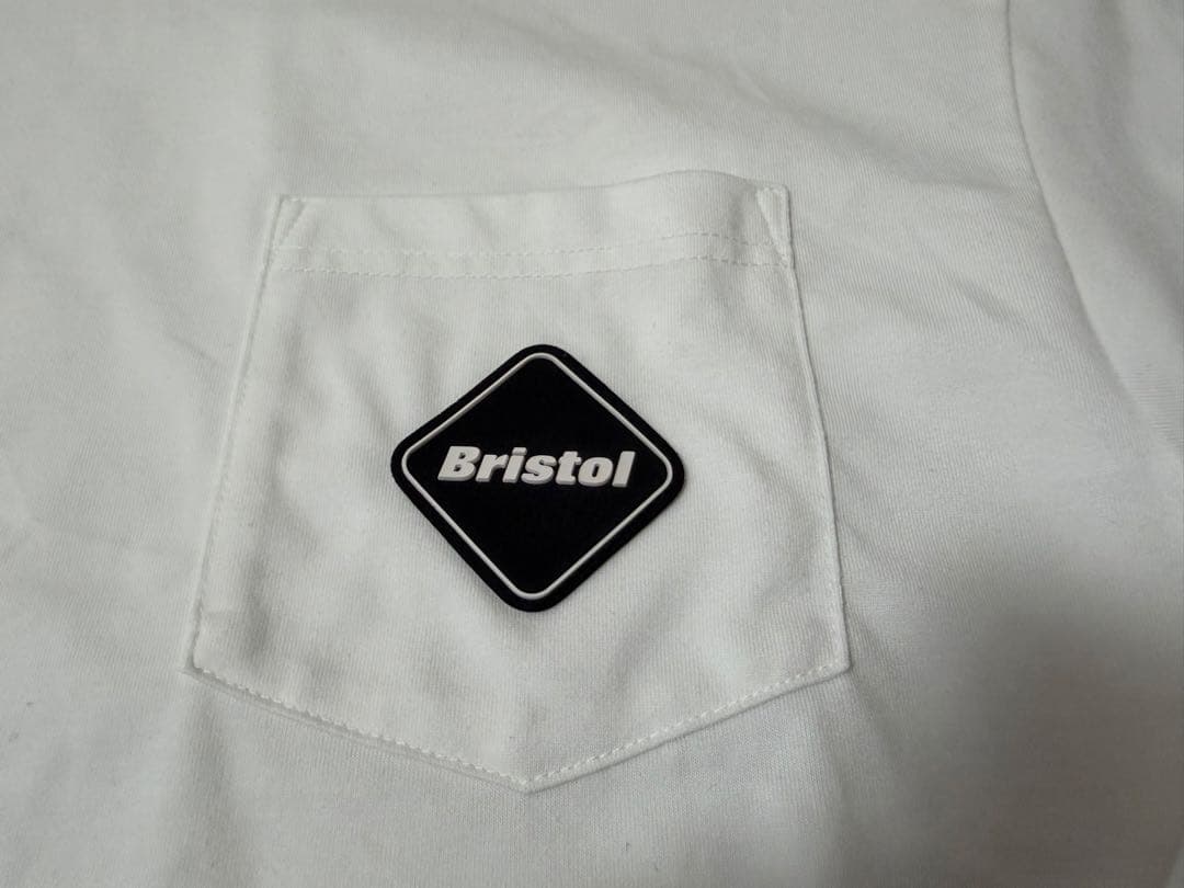 FCRB BLURRED LOGO L/S TEAM POCKET TEE 白M