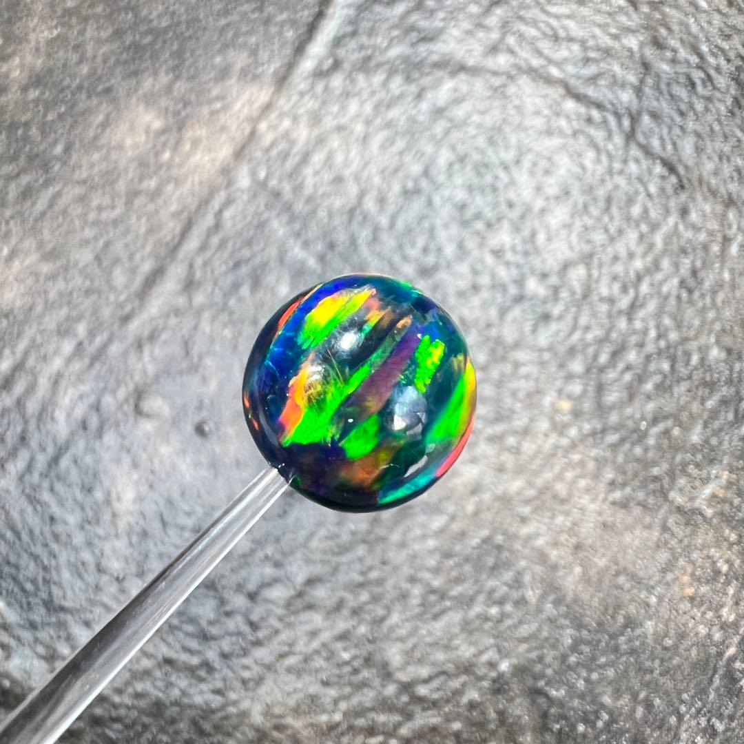 強いファイヤーが輝く！　ブラックオパール　ビーズ　粒売り　1