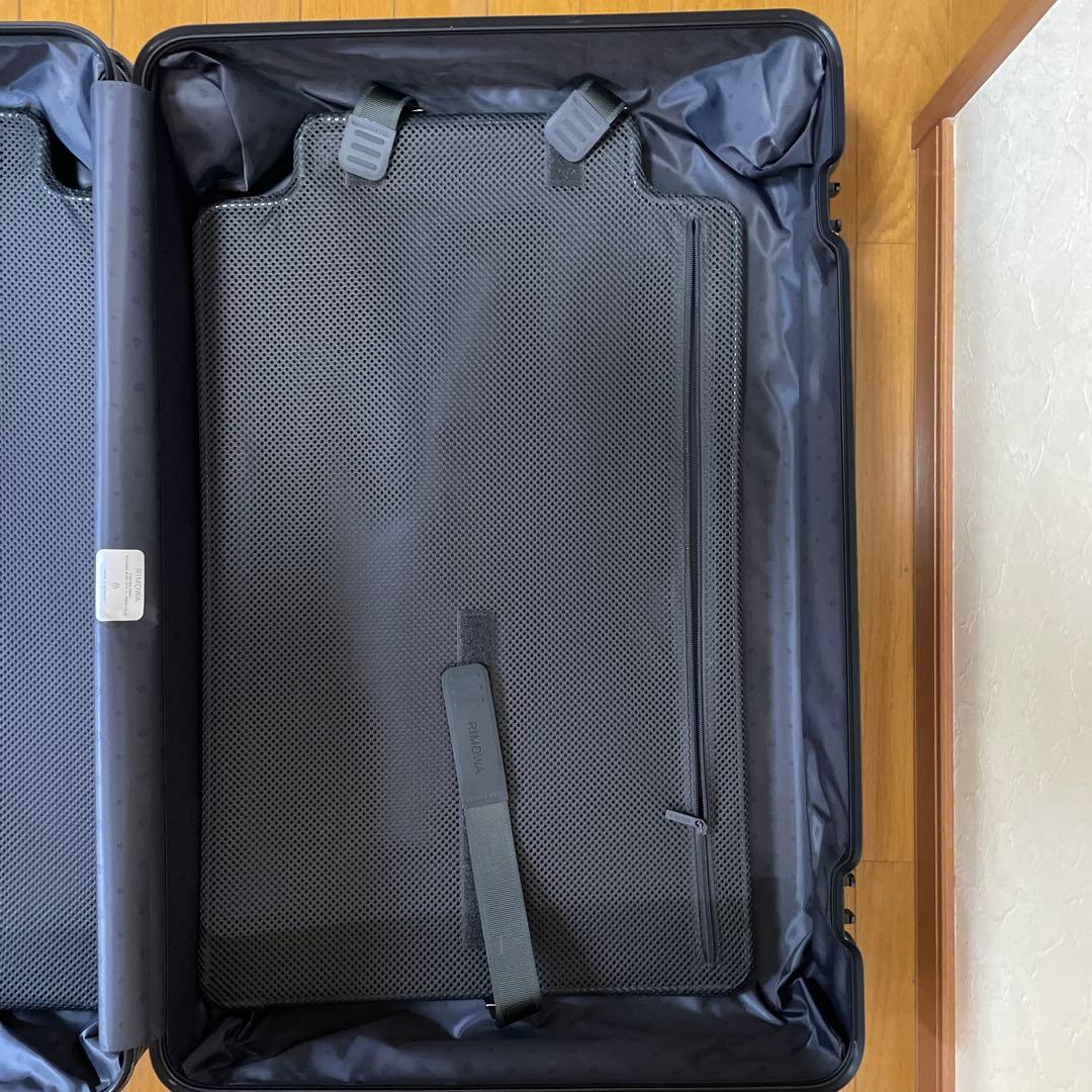 リモワ （アルミ） 黒、大容量