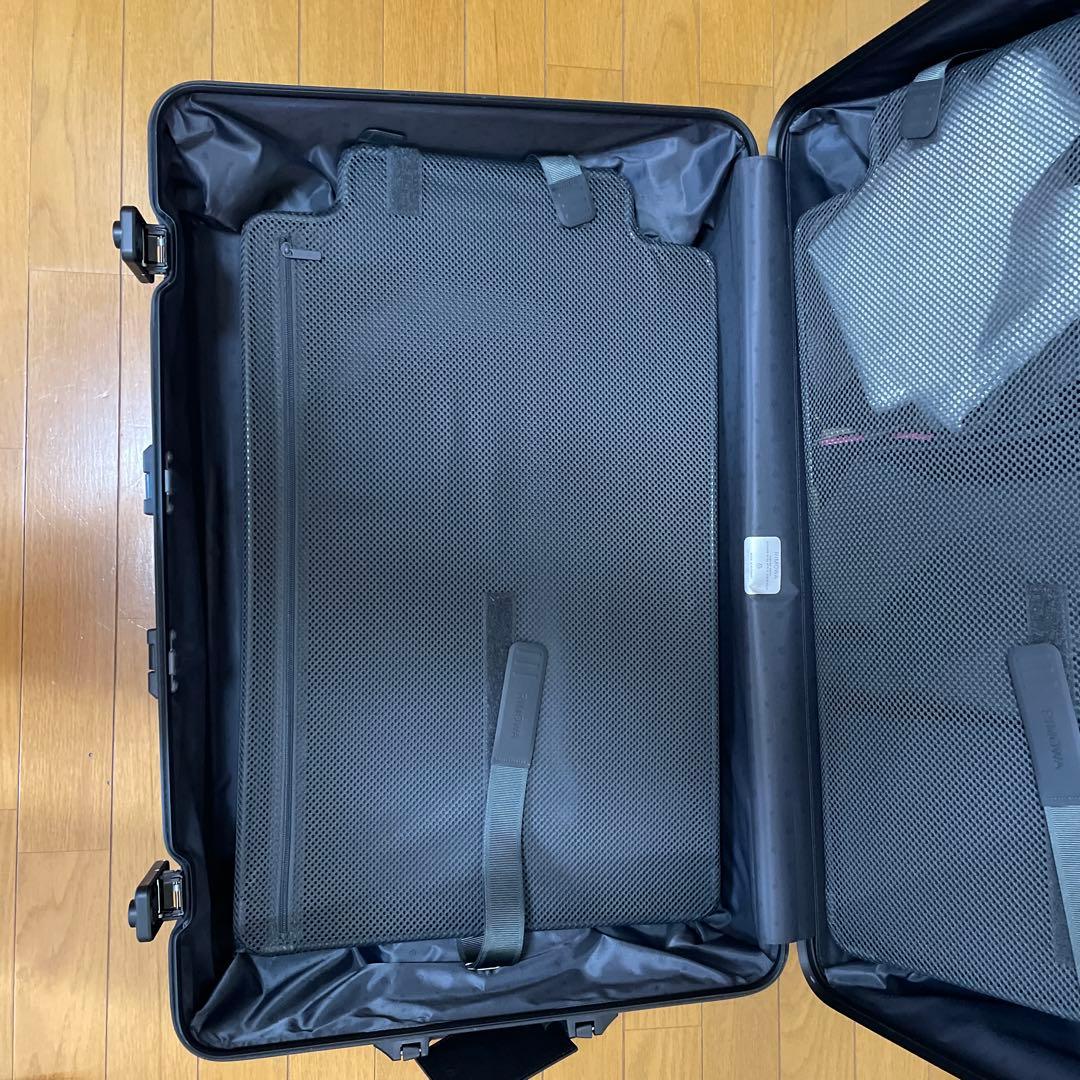 リモワ （アルミ） 黒、大容量