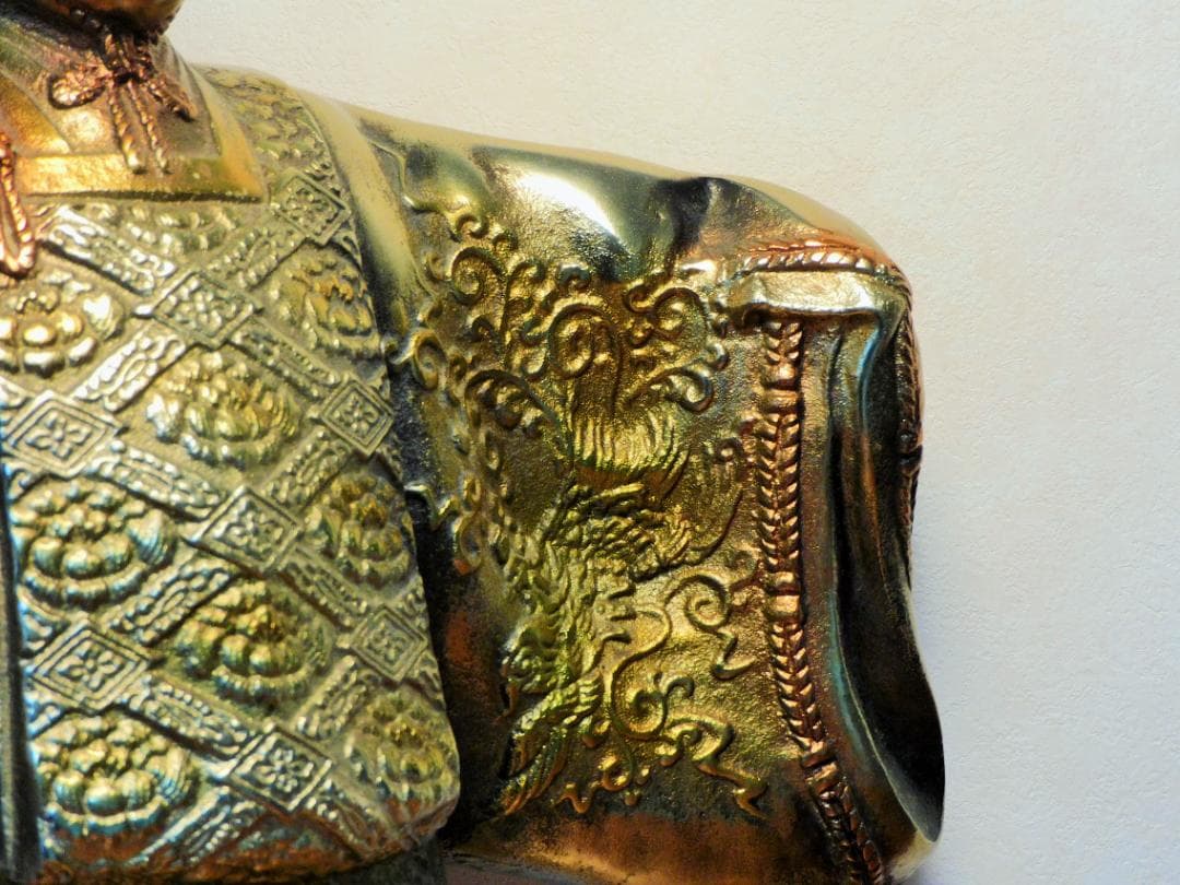 『翁』、高岡銅器製 風格有るサイズ感です。