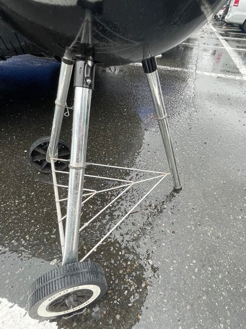 バーベキューコンロ　weber 直径47㎝　タイヤ付き