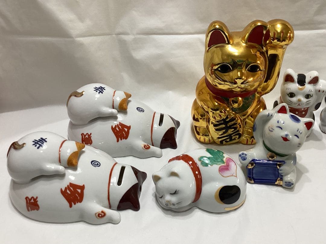 招き猫 陶器置物 8体セット　金彩　ゴールド　三毛猫　縁起物　金運