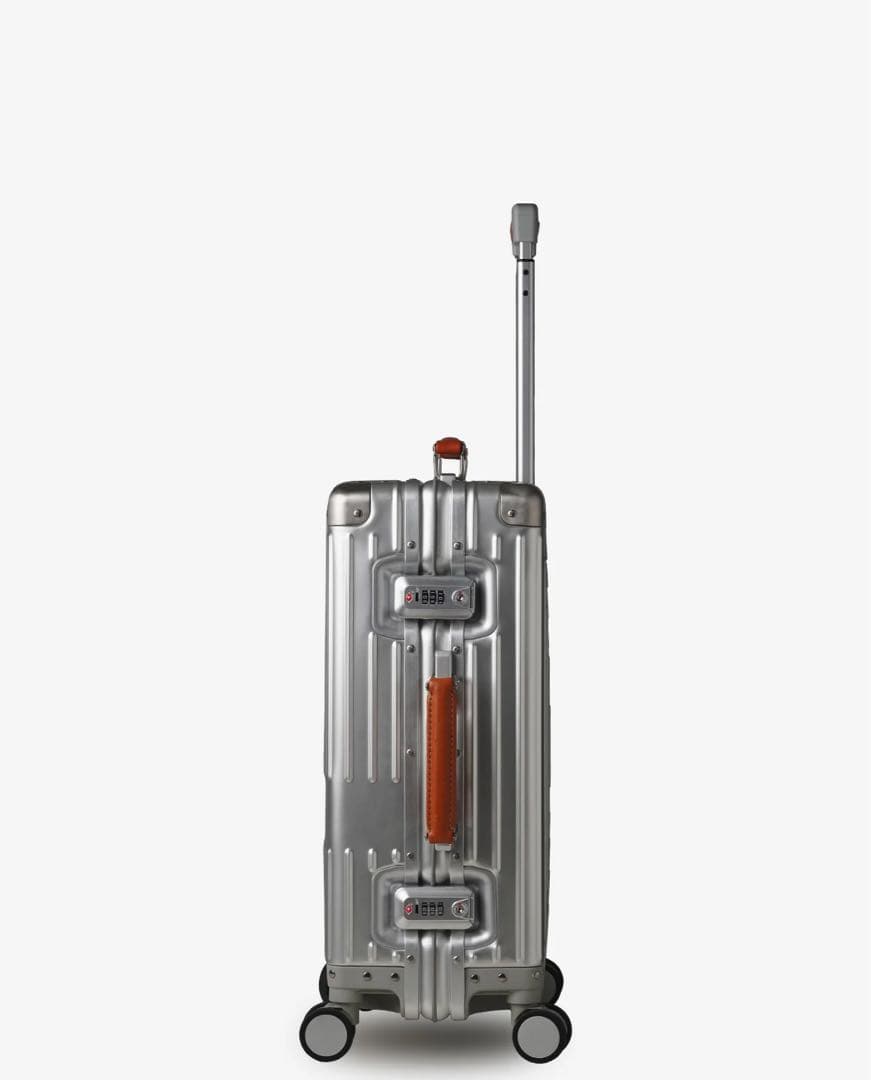 イノベータースーツケース　INV1811 Sterling Silver 36L