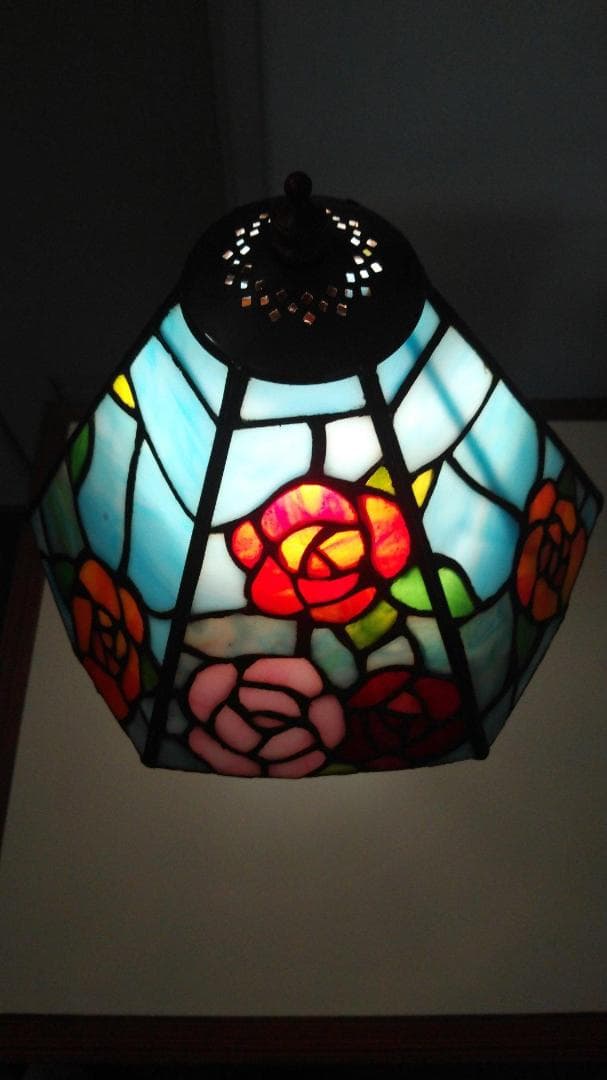 ☆爽やかなブルー　バラが彩る　ステンドグラス　卓上照明