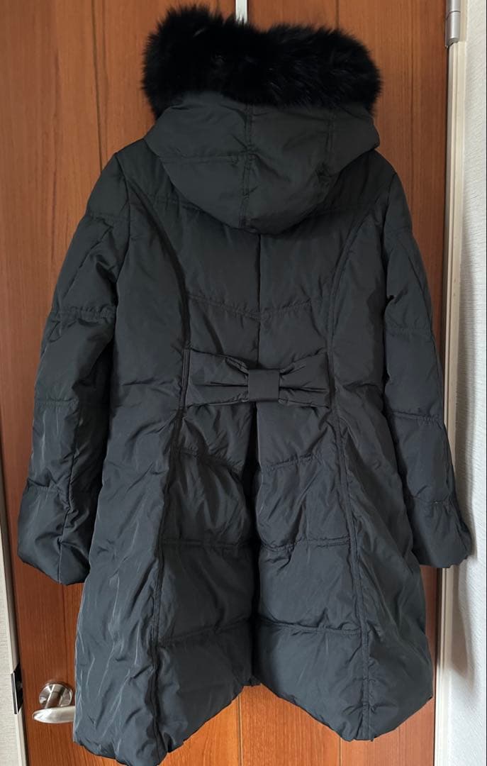 【新品未使用】ファー付きブラックダウンジャケットリボン