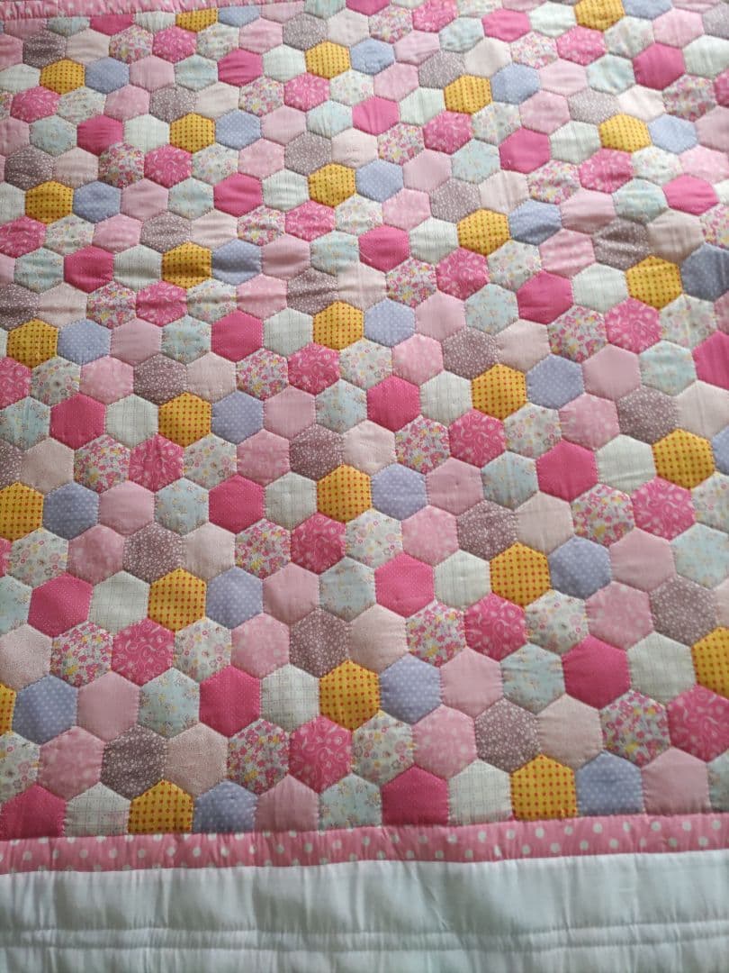 パッチワークキルトタペストリー＆ベッドカバー等に