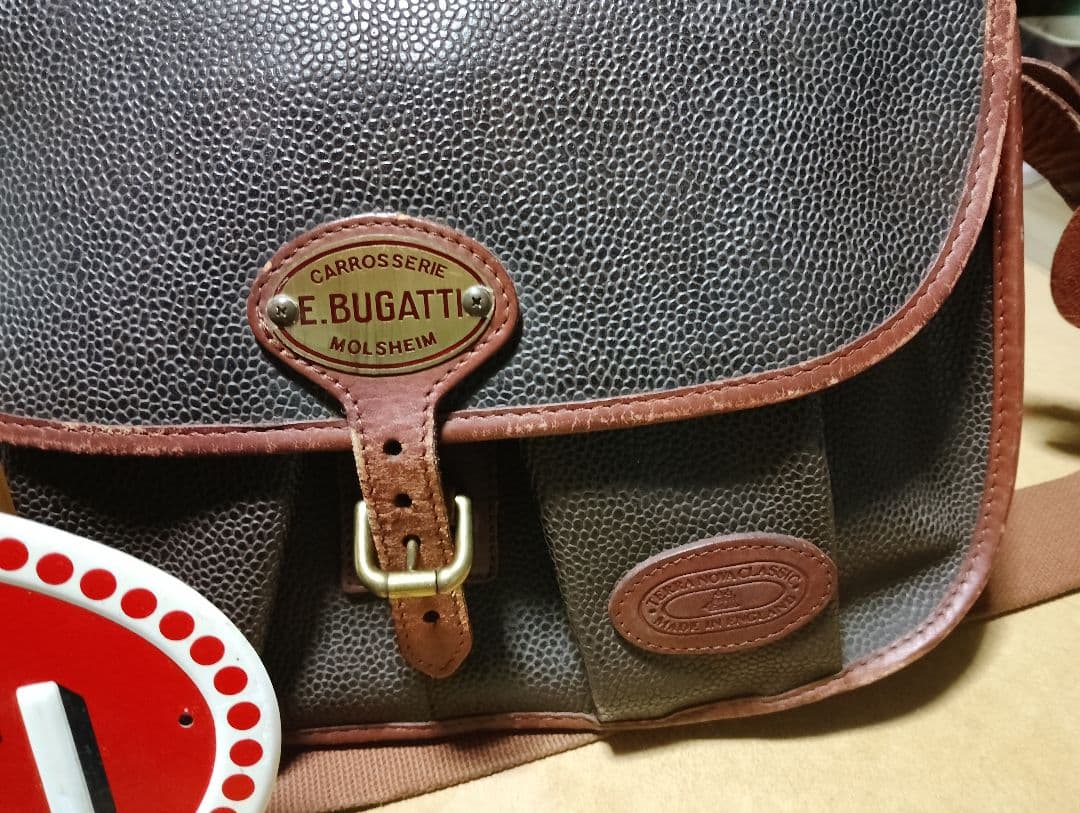 BUGATTI E. BUGATTI レザーバッグ