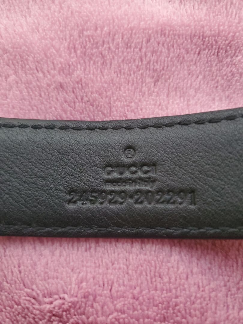 閲覧ありがとうございます！ GUCCI ブラックファーイヤーマフ