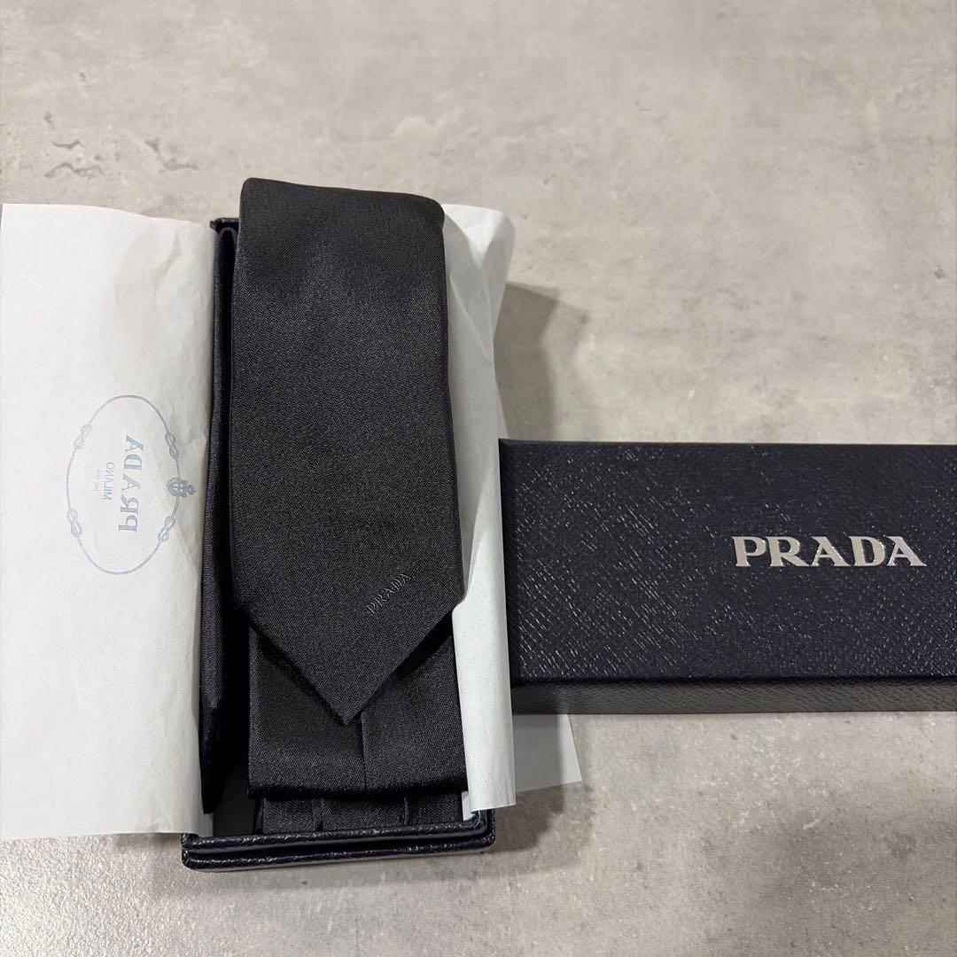 プラダ　ネクタイ　グレー　※12/26まで安心鑑定無料