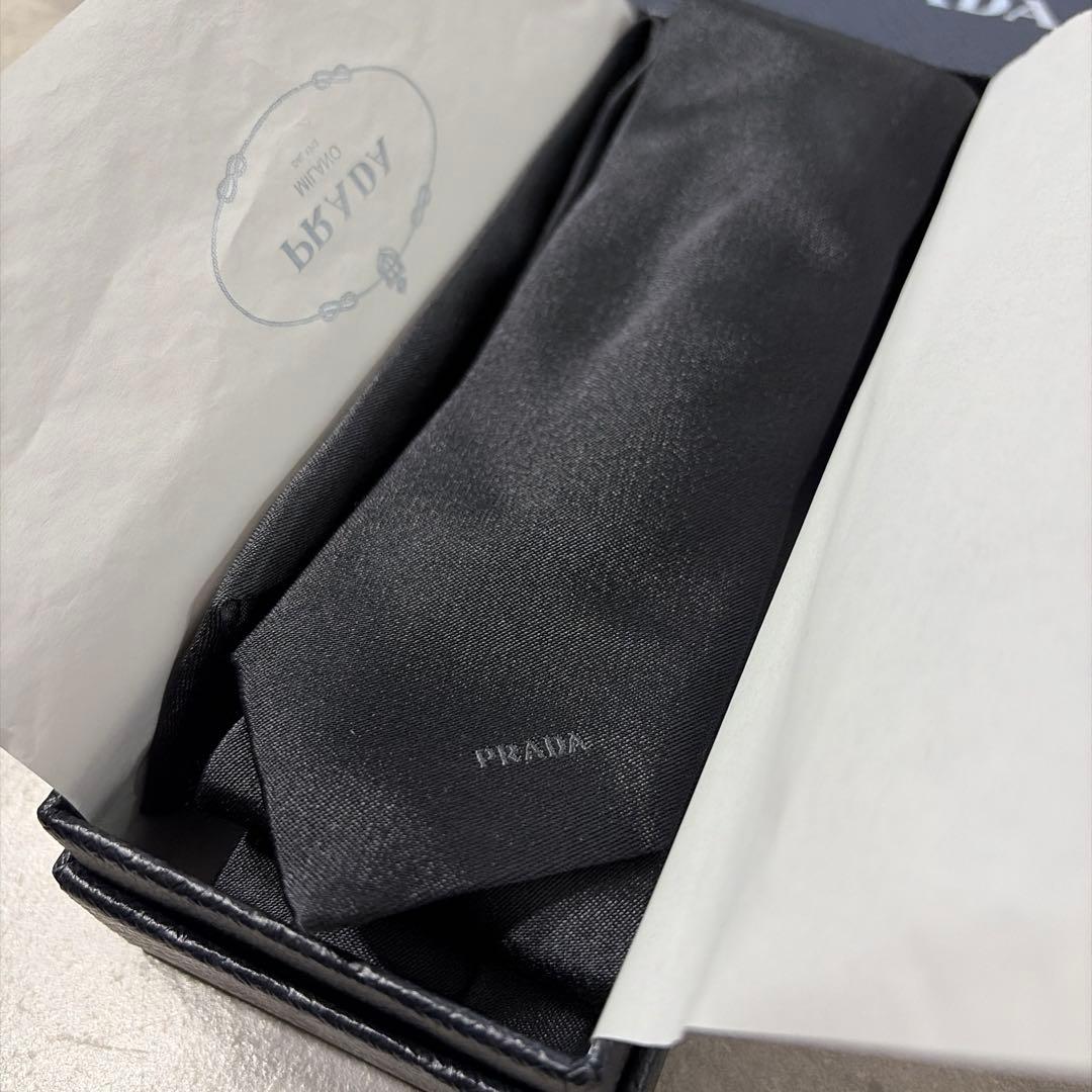 プラダ　ネクタイ　グレー　※12/26まで安心鑑定無料