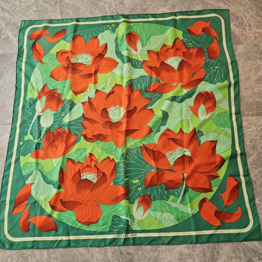 HERMÉS カレ90 FLEURS DE LOTUS スカーフ