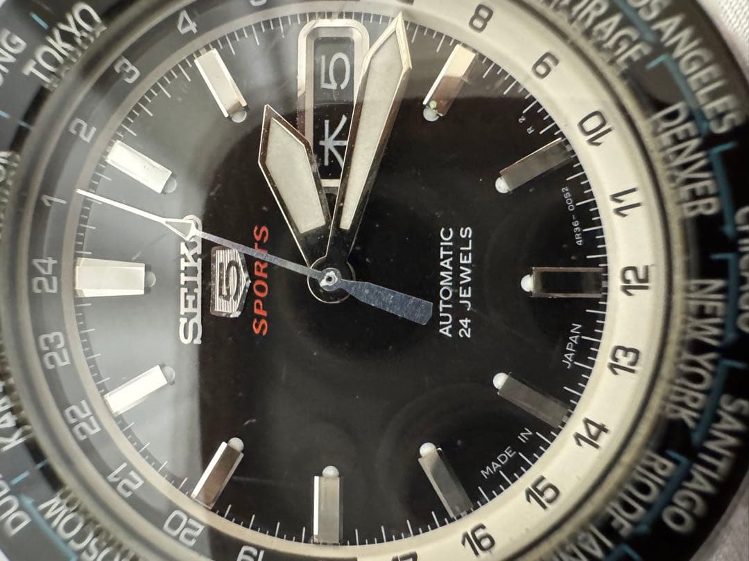 セイコー スポーツ 自動巻き ブラックダイヤル