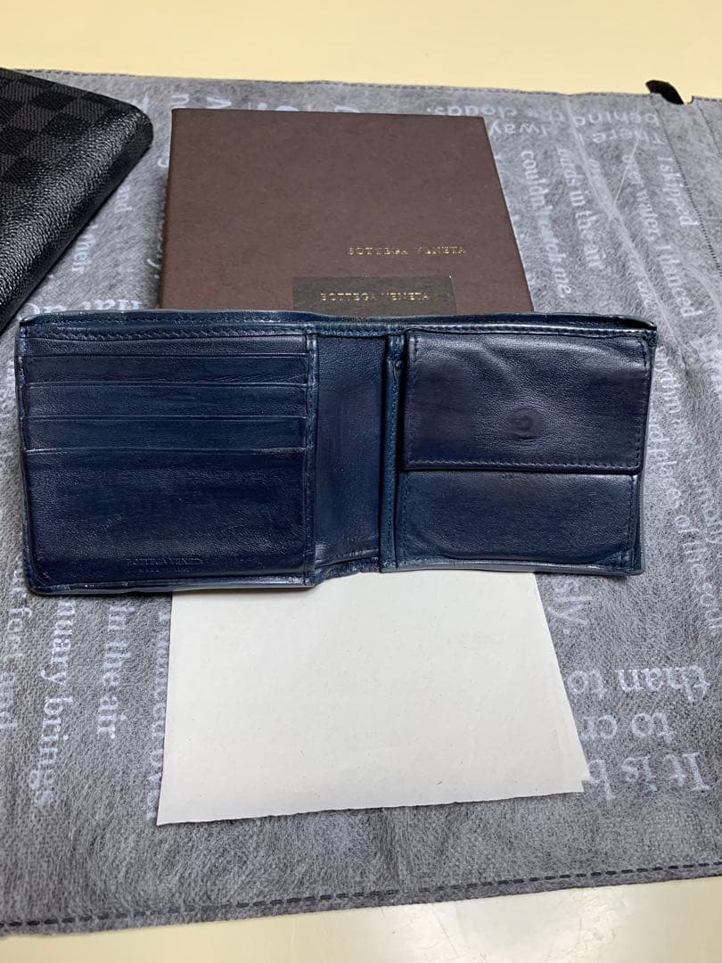 BOTTEGA VENETA 2折りイントレチャート レア品‼️