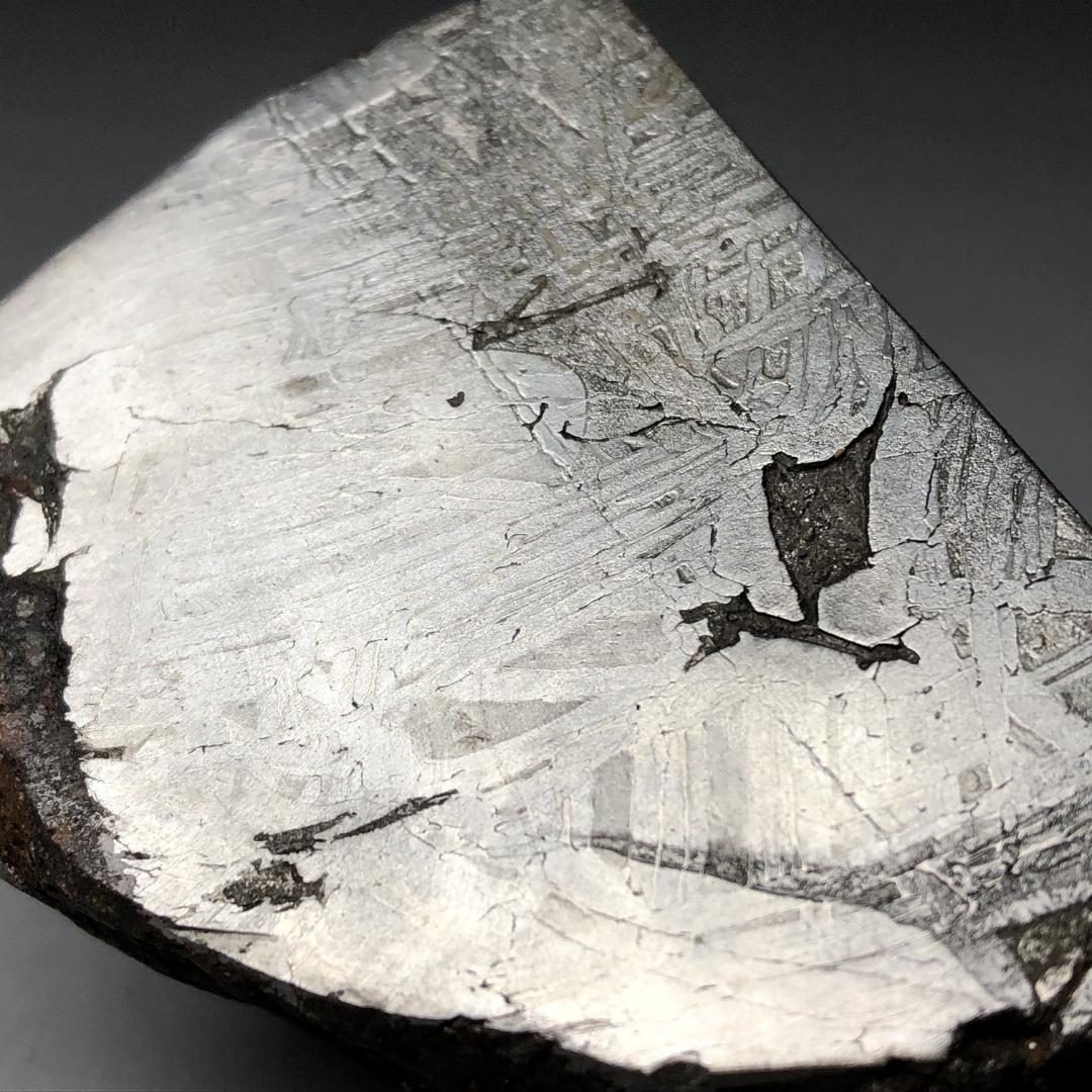 アルタイ隕石 鉄隕石　外皮付き隕石　エンドカット　原石　重さ約553ｇ