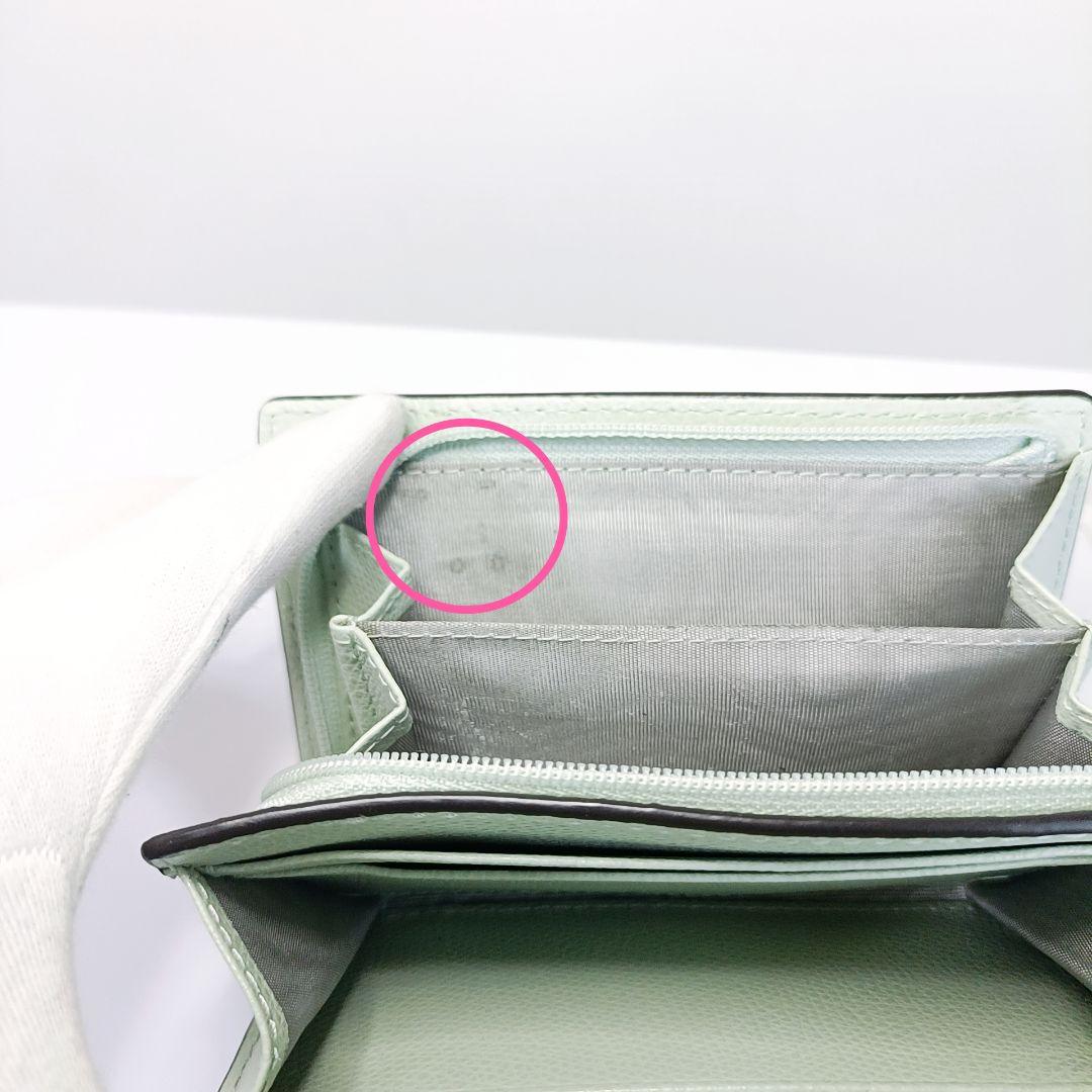 未使用品　フルラ カメリア コンパクト二つ折り財布　レザー　ターコイズ色