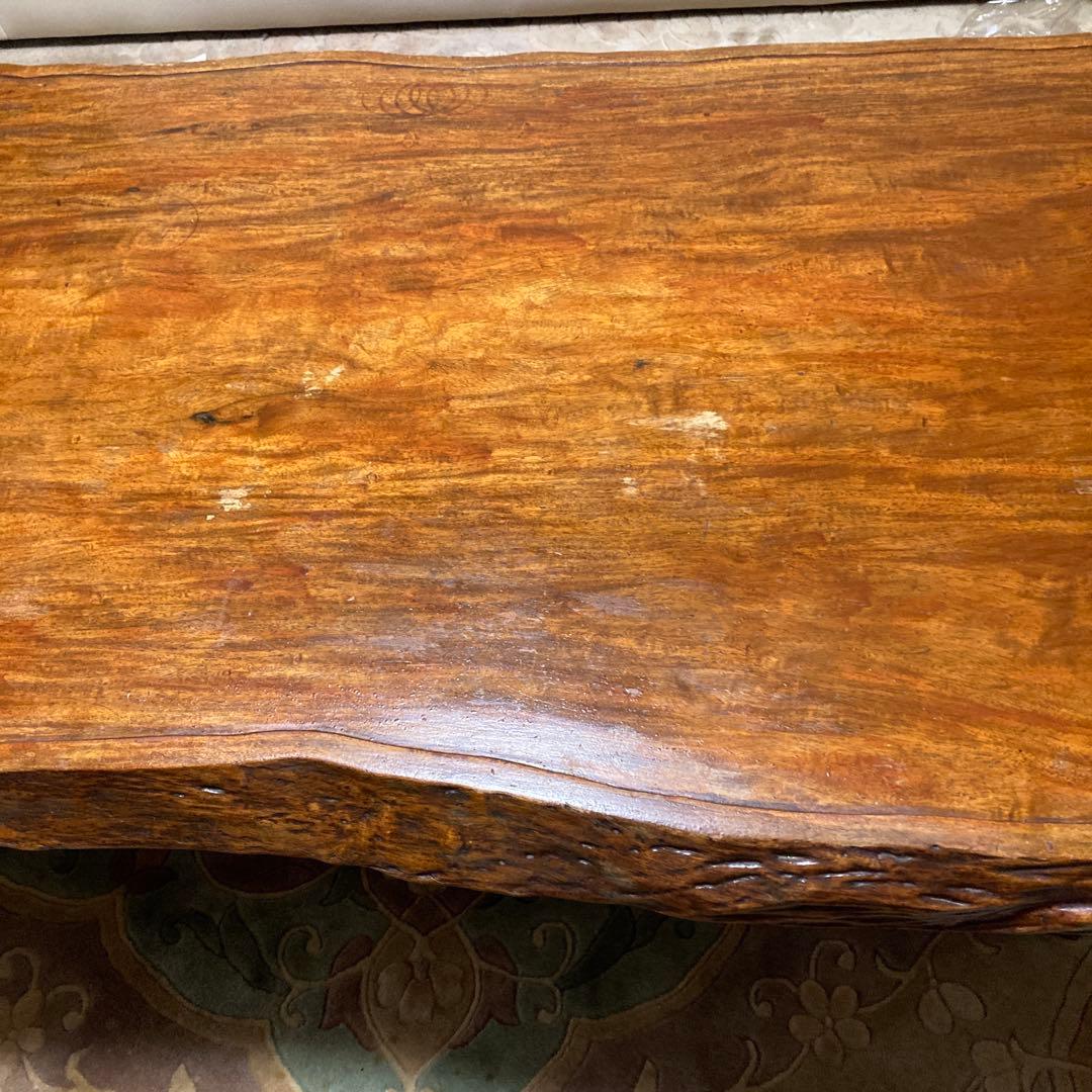 一枚板の木製テーブル