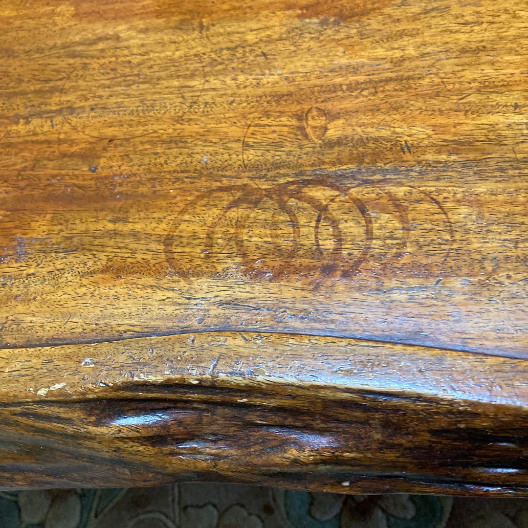 一枚板の木製テーブル