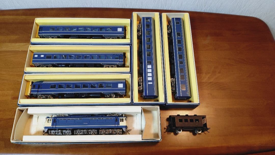 HOゲージ 客車と機関車セット