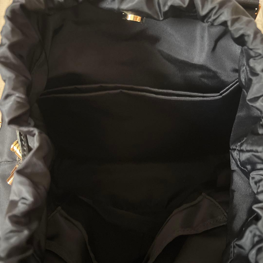 ヴィオラドーロ　ブラックナイロンリュック