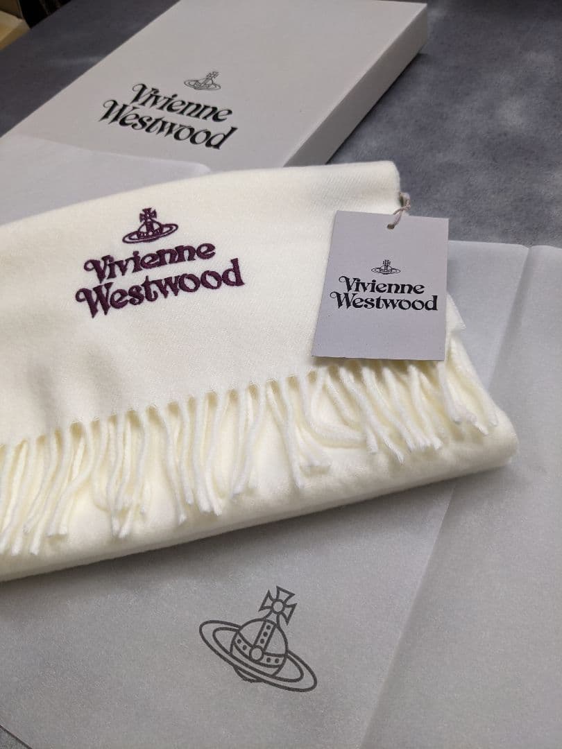 新品BOX/タグ付 ヴィヴィアンウエストウッドマフラーホワイト