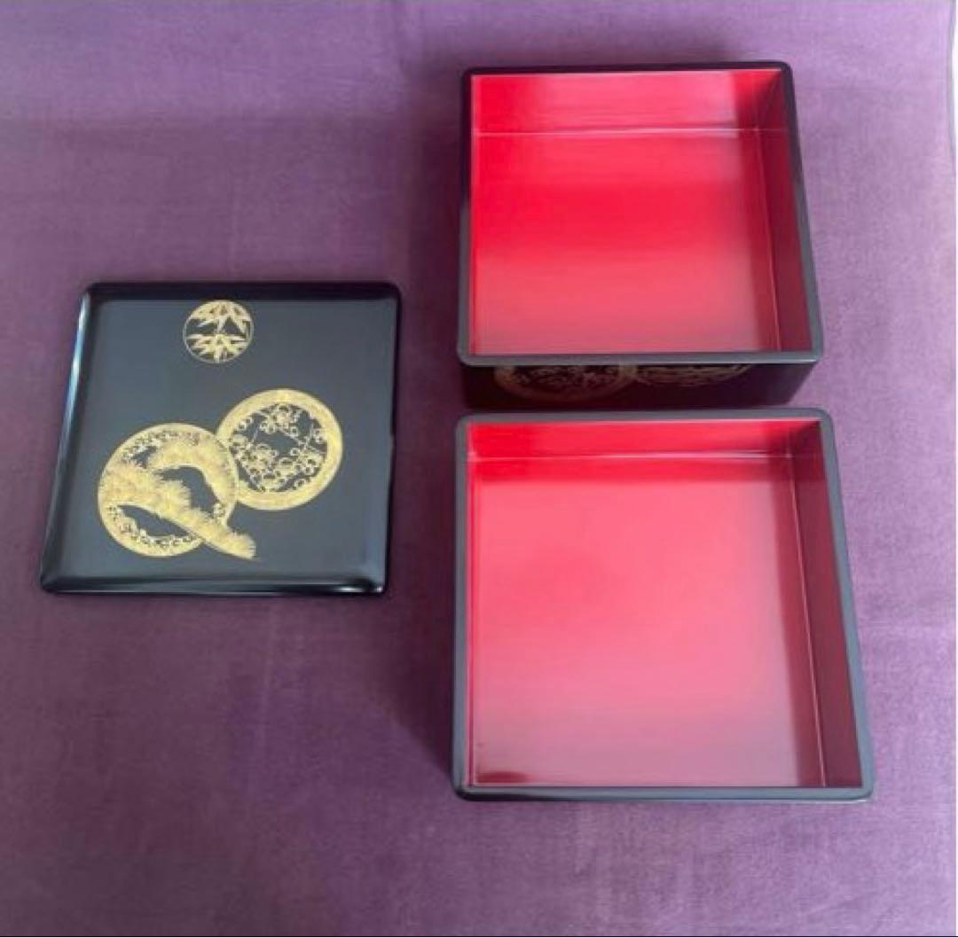 塗りのお重　二段重　天然木　漆塗り　沈金　　お正月　松竹梅