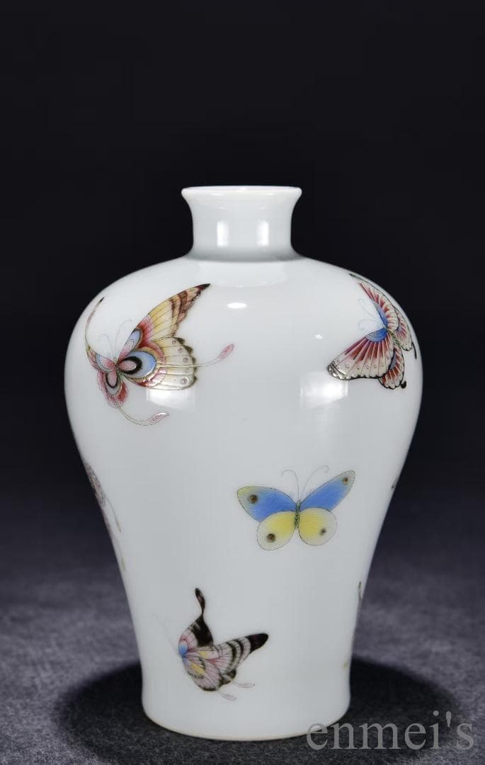 中国古美術・旧蔵・大清雍正紋・粉彩彩蝶図梅瓶・花瓶・白磁・古陶磁器・賞物・時代物