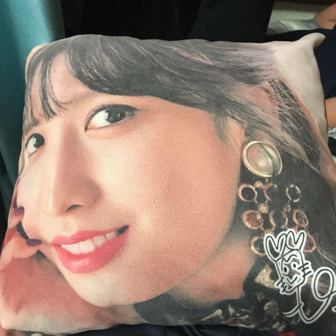 twice モモ  クッション