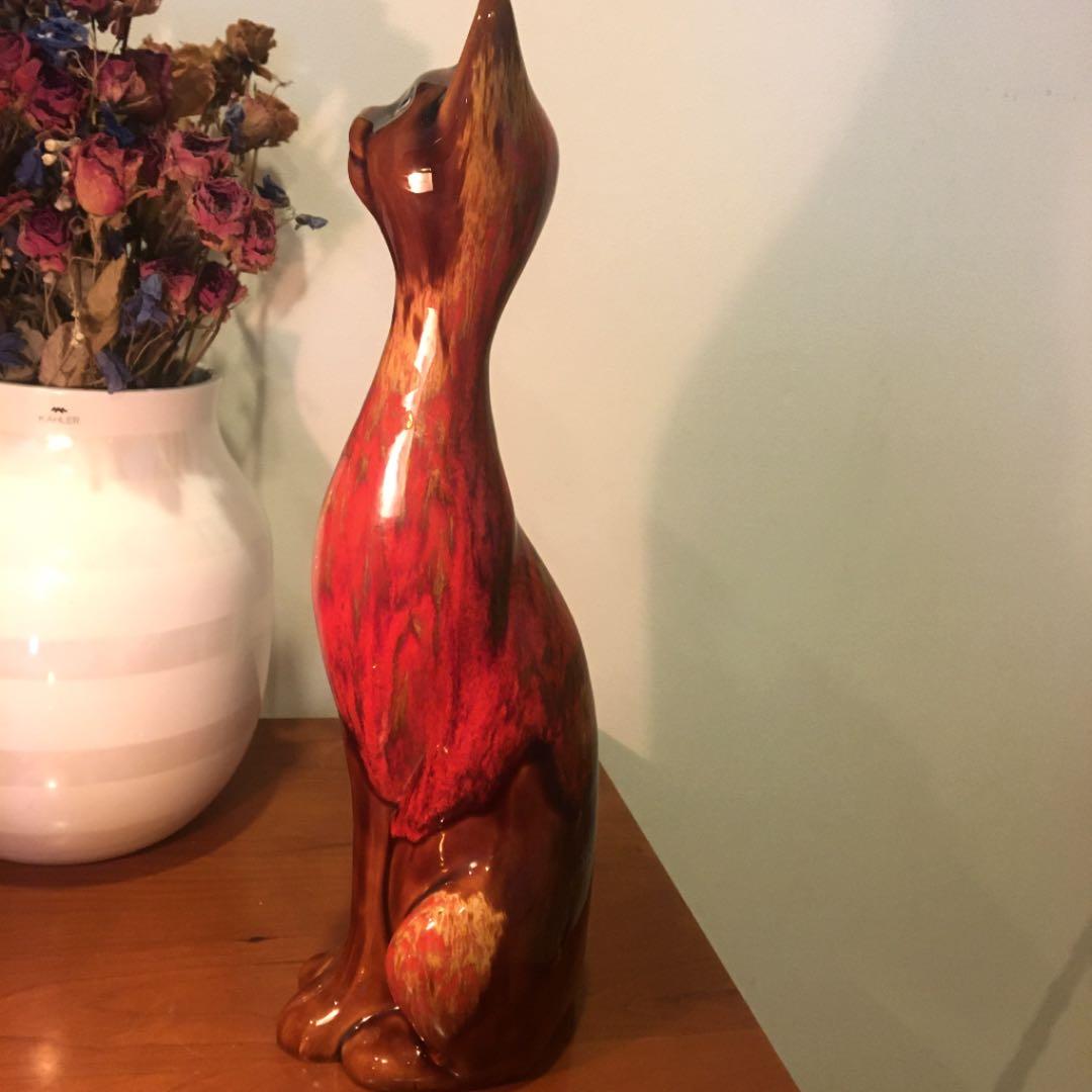 アメリカビンテージ手描きの瞳やまつ毛が美しく、模様が芸術的な猫ちゃんの陶器