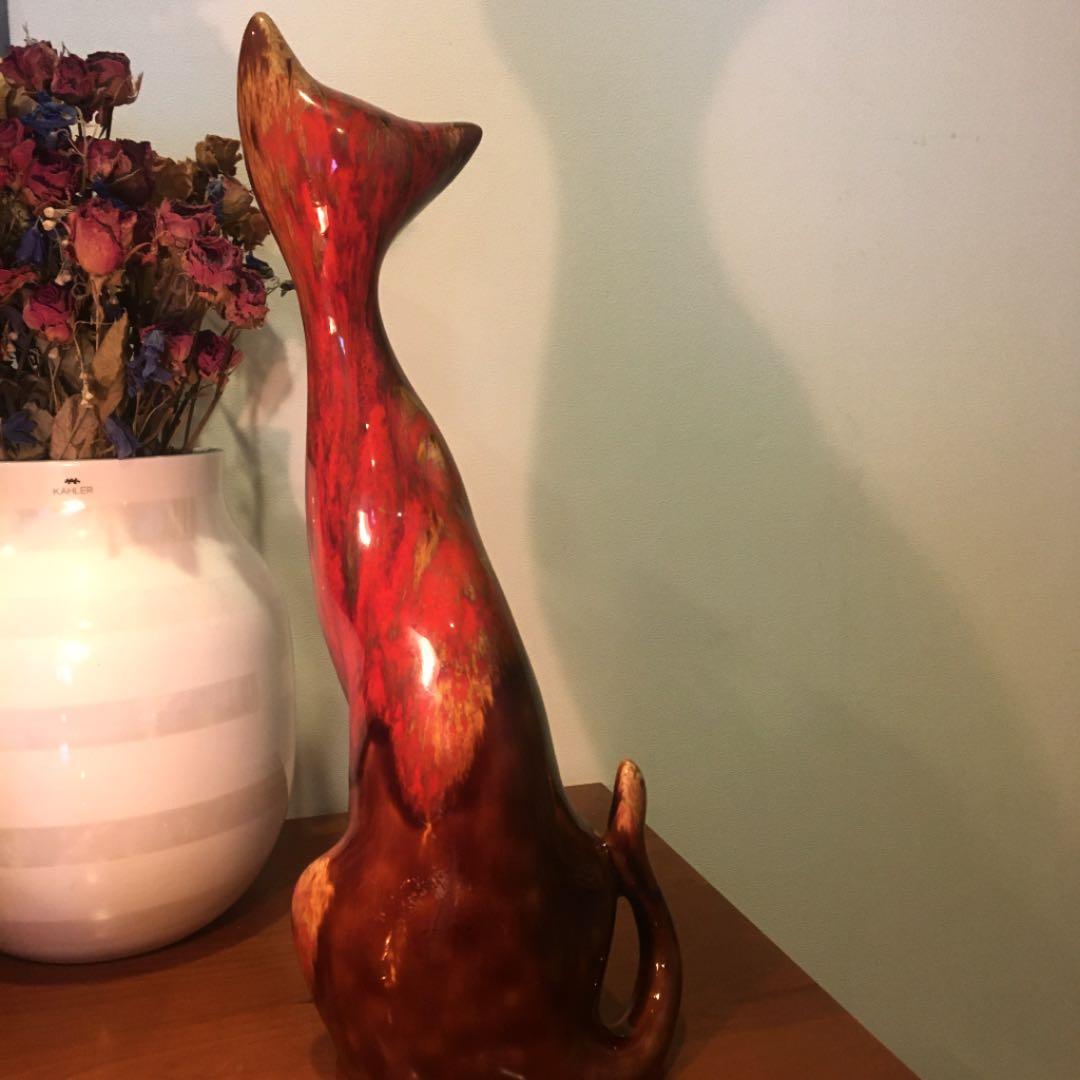 アメリカビンテージ手描きの瞳やまつ毛が美しく、模様が芸術的な猫ちゃんの陶器