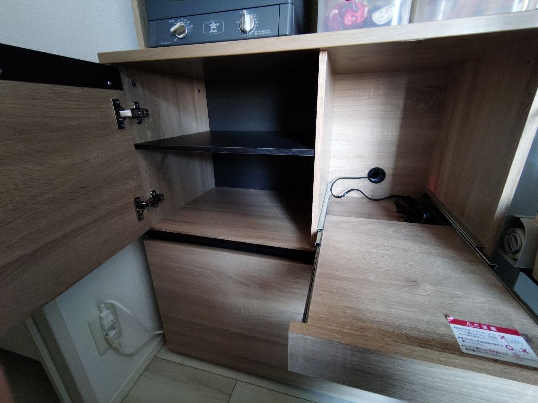 ライトブラウン木製キッチン収納
