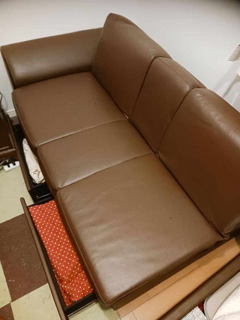 ブラウン ソファベッド センターコンソール付き、収納スペース付き