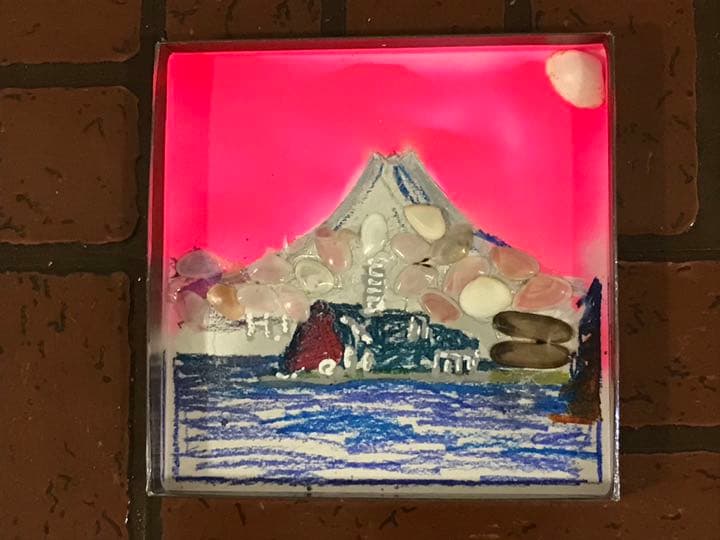 箱絵、富士山と江の島を鎌倉の材木座、由比ヶ浜の桜貝でコラボしてます、セットで。