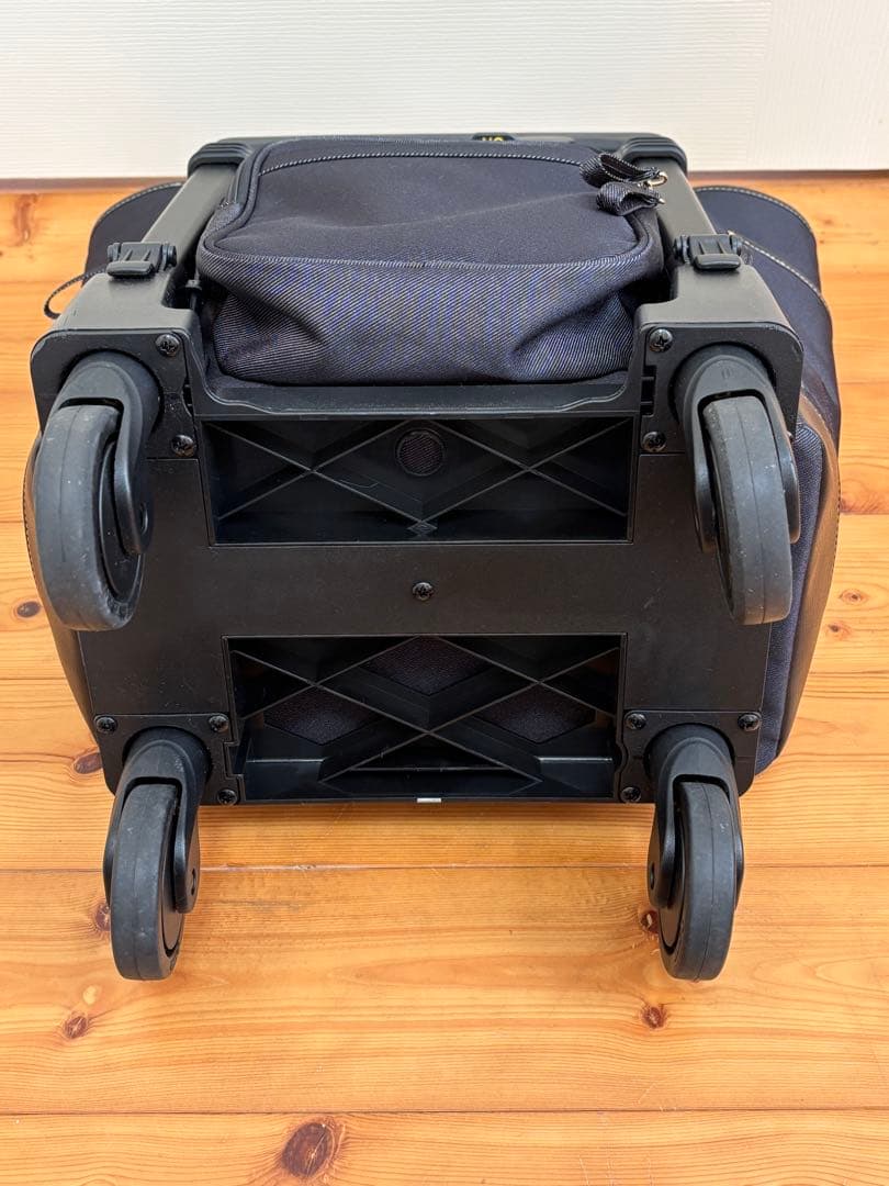 美品　SWANY スワニー　キャリーバッグ　4輪キャスター