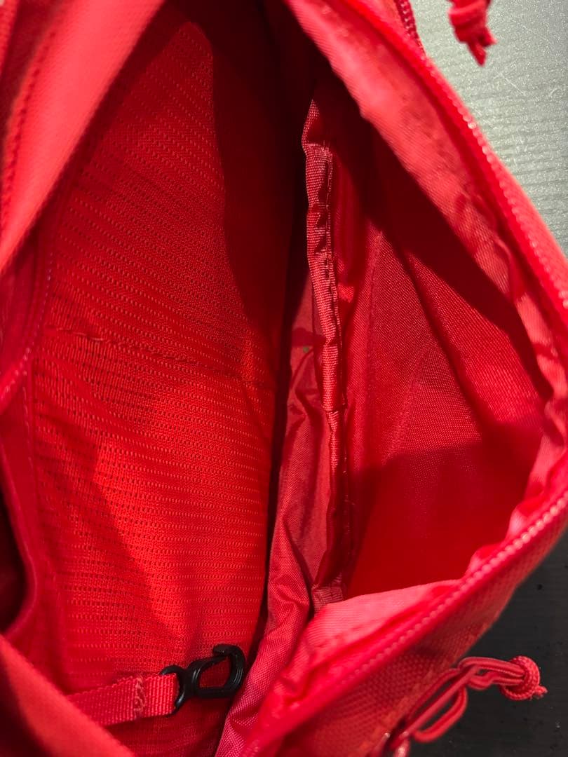 Supreme ボディバッグ 赤