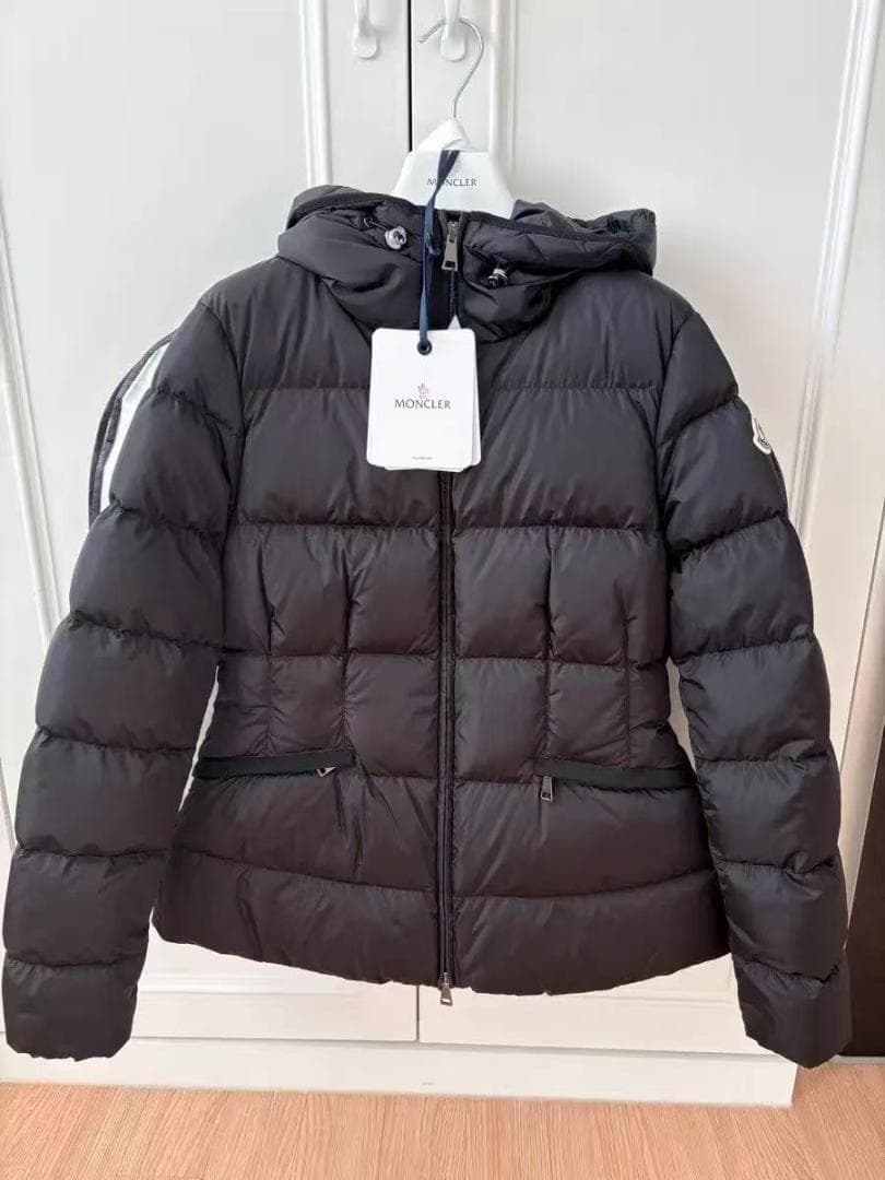 ☆MONCLER ☆《人気》 フード付き ブラックダウンジャケット(^^)✨