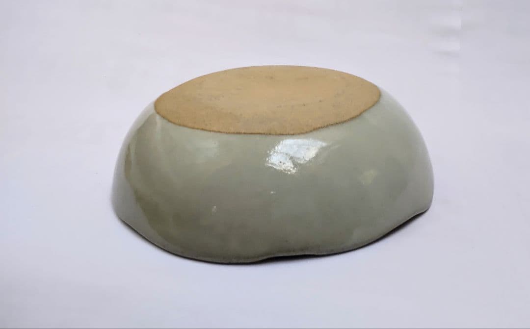 緑色波型皿と茶色平型皿セット