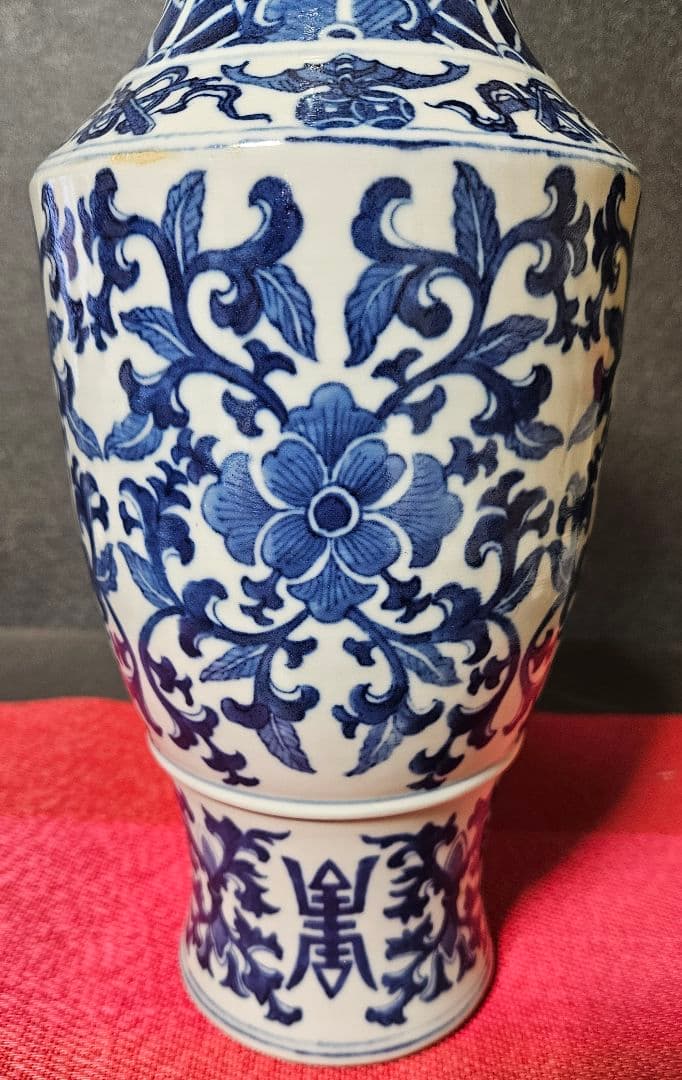 中国古美術　中国古陶磁　大清乾隆年製款　青華青花　花唐草文　丸口　瓶　罐　花入れ